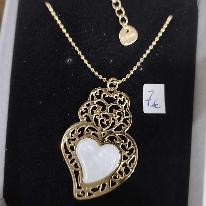 Fio dourado em aço coração branco com filigrana  1