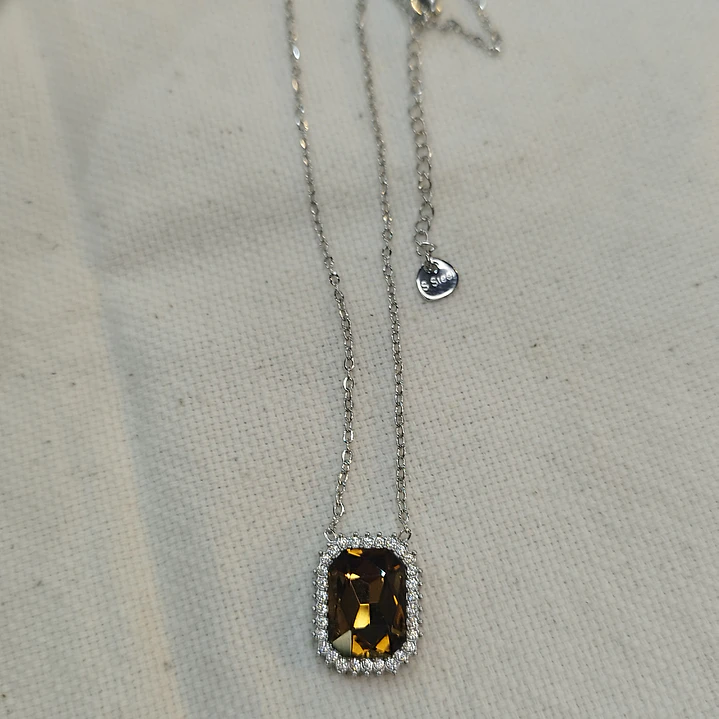 Fio prateado em aço inoxidável com pedra castanha 2