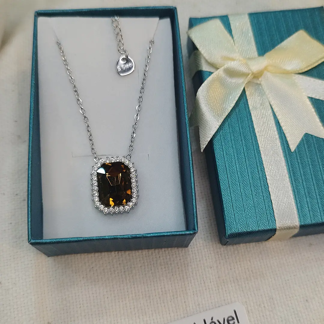 Fio prateado em aço inoxidável com pedra castanha 3