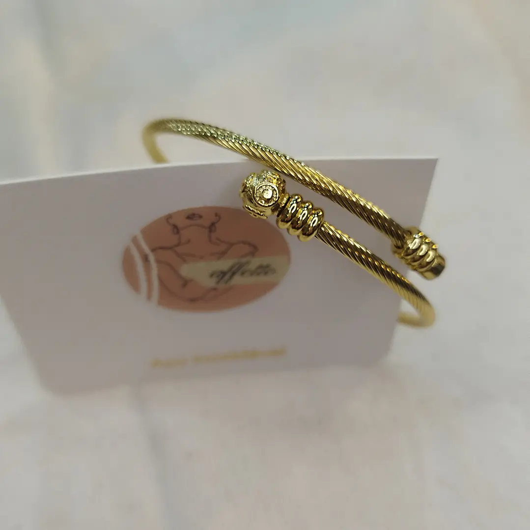 Pulseira dourada em aço inoxidável  2
