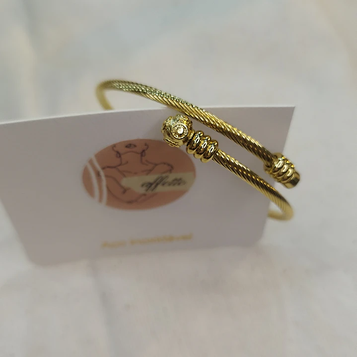 Pulseira dourada em aço inoxidável  2