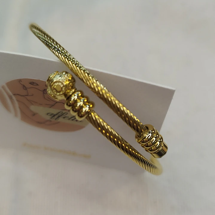 Pulseira dourada em aço inoxidável  3