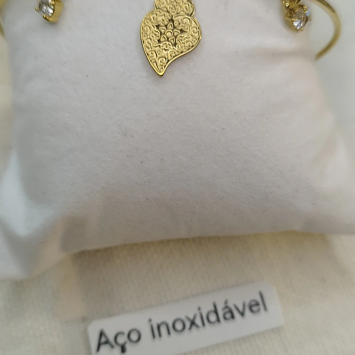 Pulseira dourada em aço inoxidável coração  1