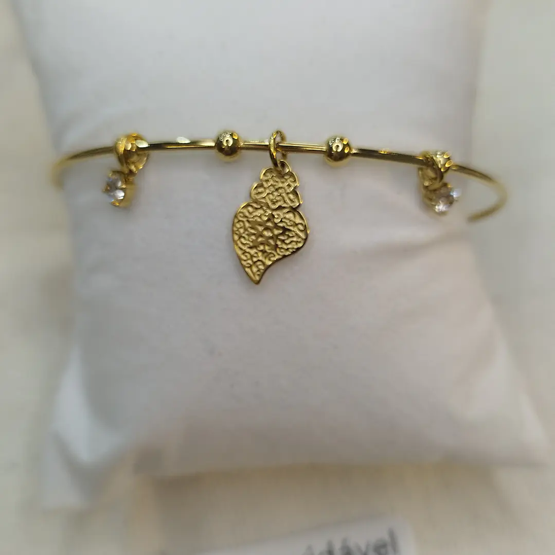 Pulseira dourada em aço inoxidável coração  2