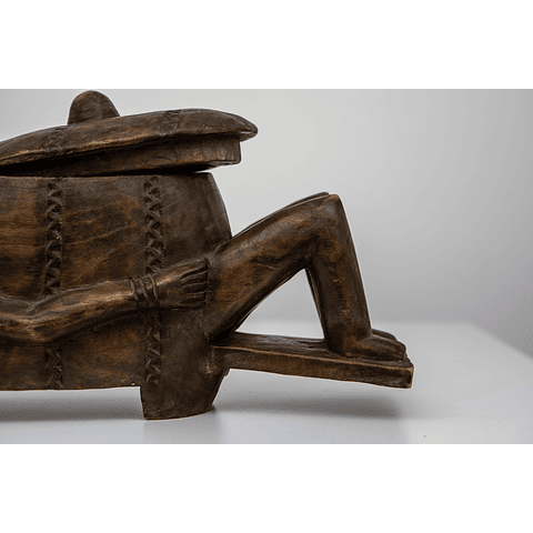 Caixa Esculpida com Figura de Nommo Dogon