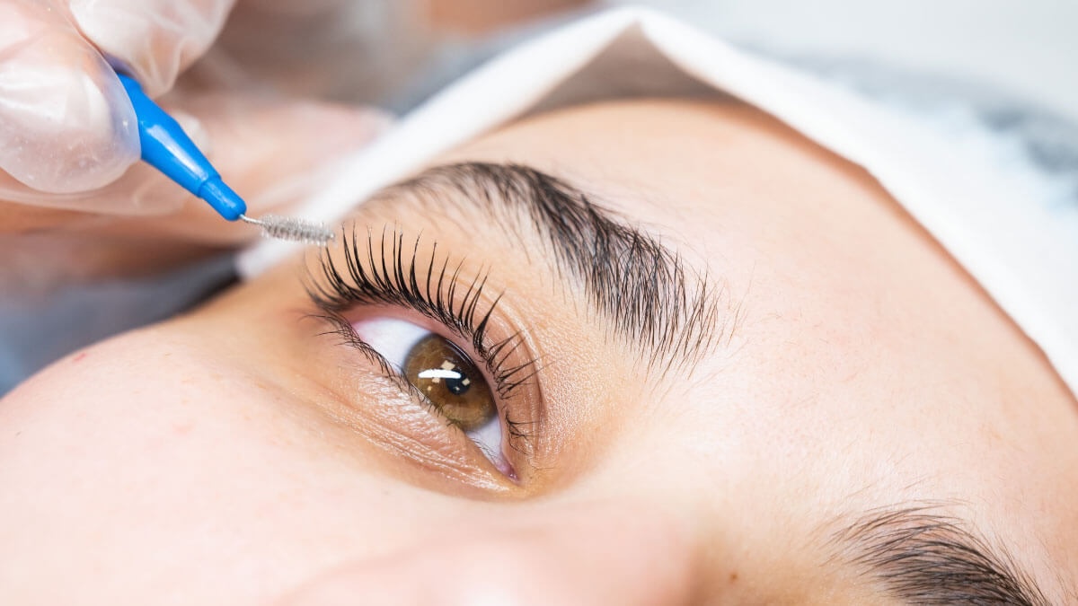 ¿Cómo cuidar tus pestañas postizas para que duren más y luzcan perfectas?