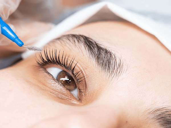 ¿Cómo cuidar tus pestañas postizas para que duren más y luzcan perfectas?