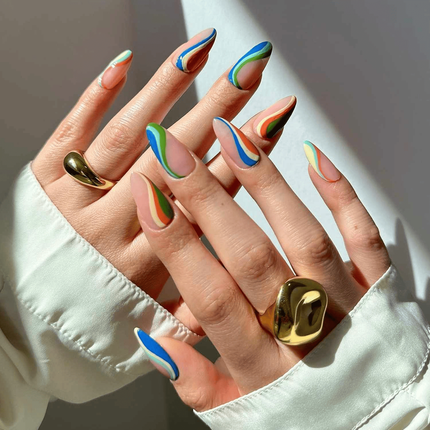 Tendencias en Nail Art 2025: Colores, formas y texturas que arrasan