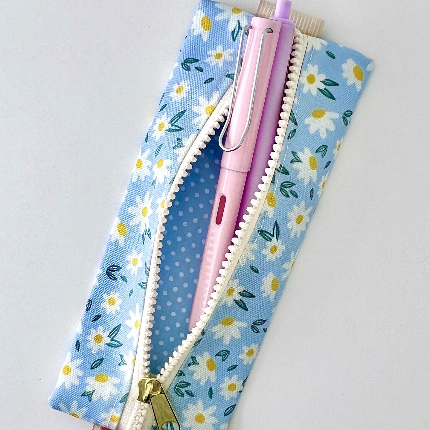 Estuche para agenda con elastico - Diseño flores manzanilla 2