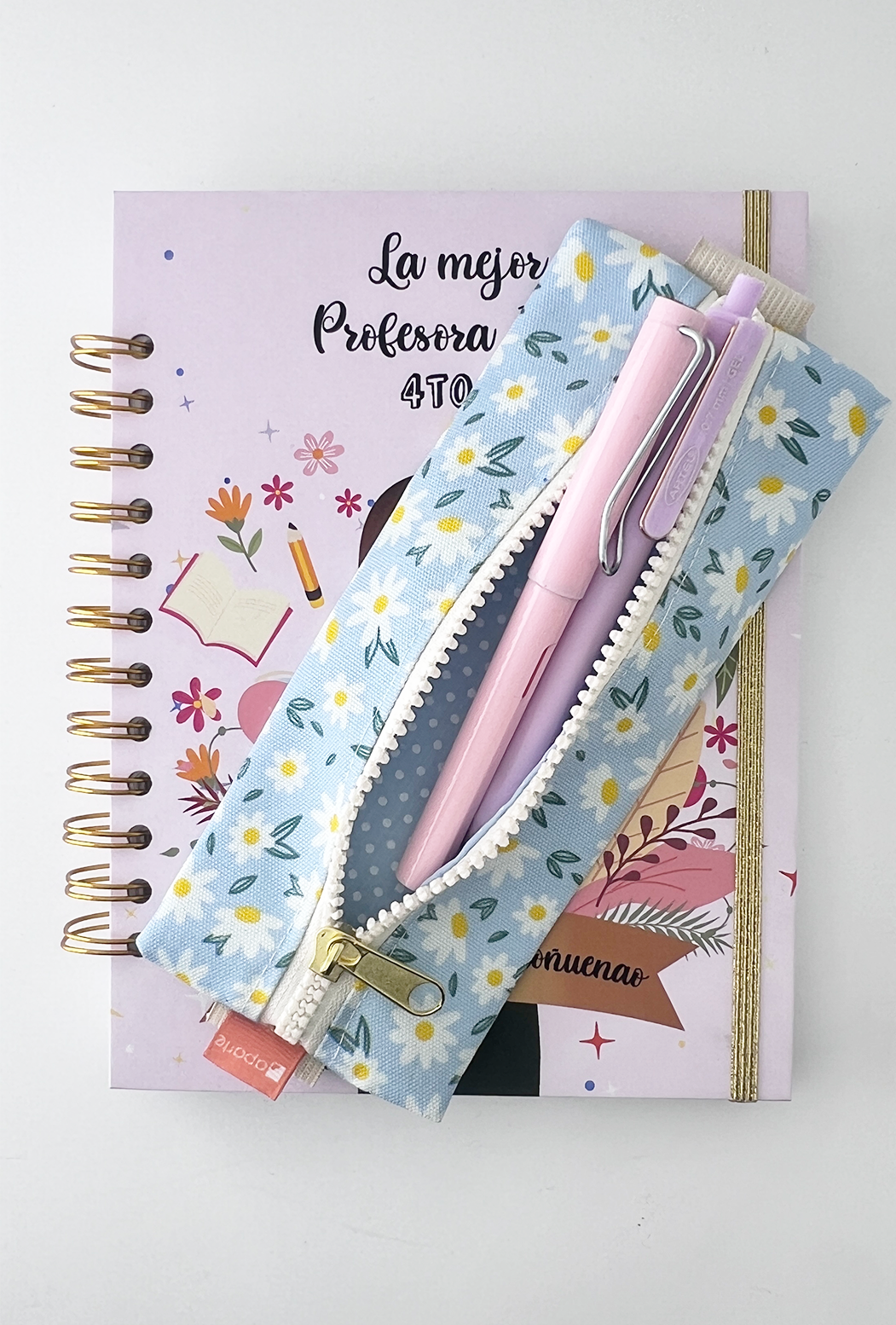 Estuche para agenda con elastico - Diseño flores manzanilla