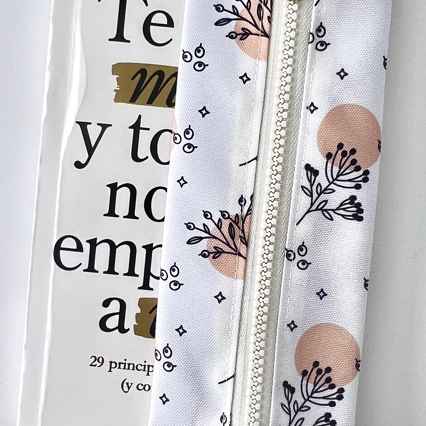 Estuche para agenda con elastico - Diseño blanclo flores 5