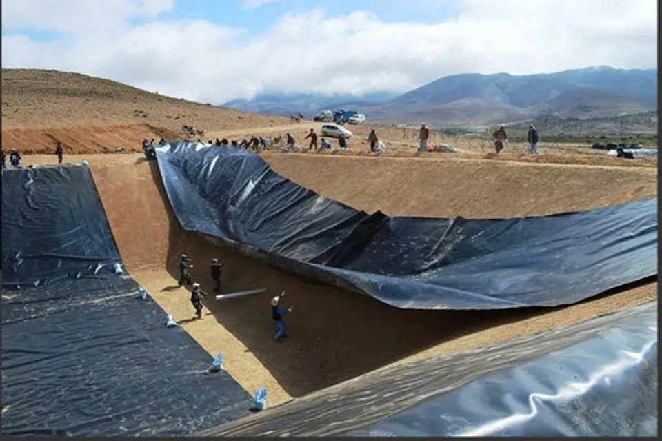 Plástico Negro 4 M Ancho X  15  Metro De Largo Cal 6 5