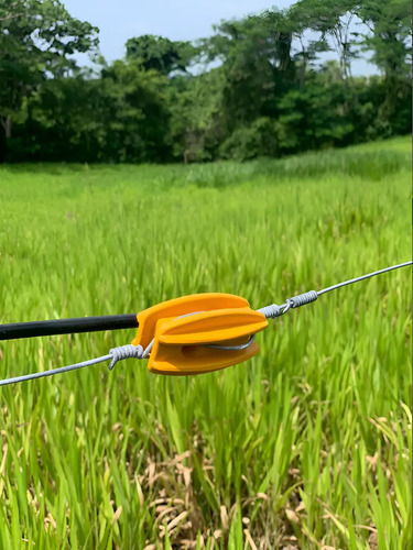 Aislador Ovalado Tipo Pera para Cerca Eléctrica (Paquete x 30 Unidades) | Agrosamario 3