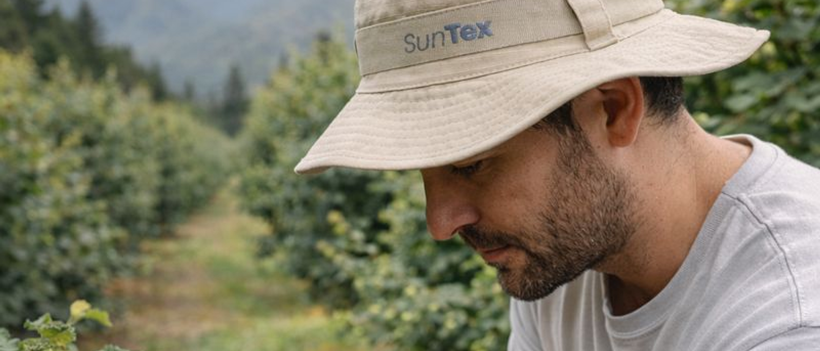 Sombrero con protección UV, cómodo y funcional para trabajo al aire libre