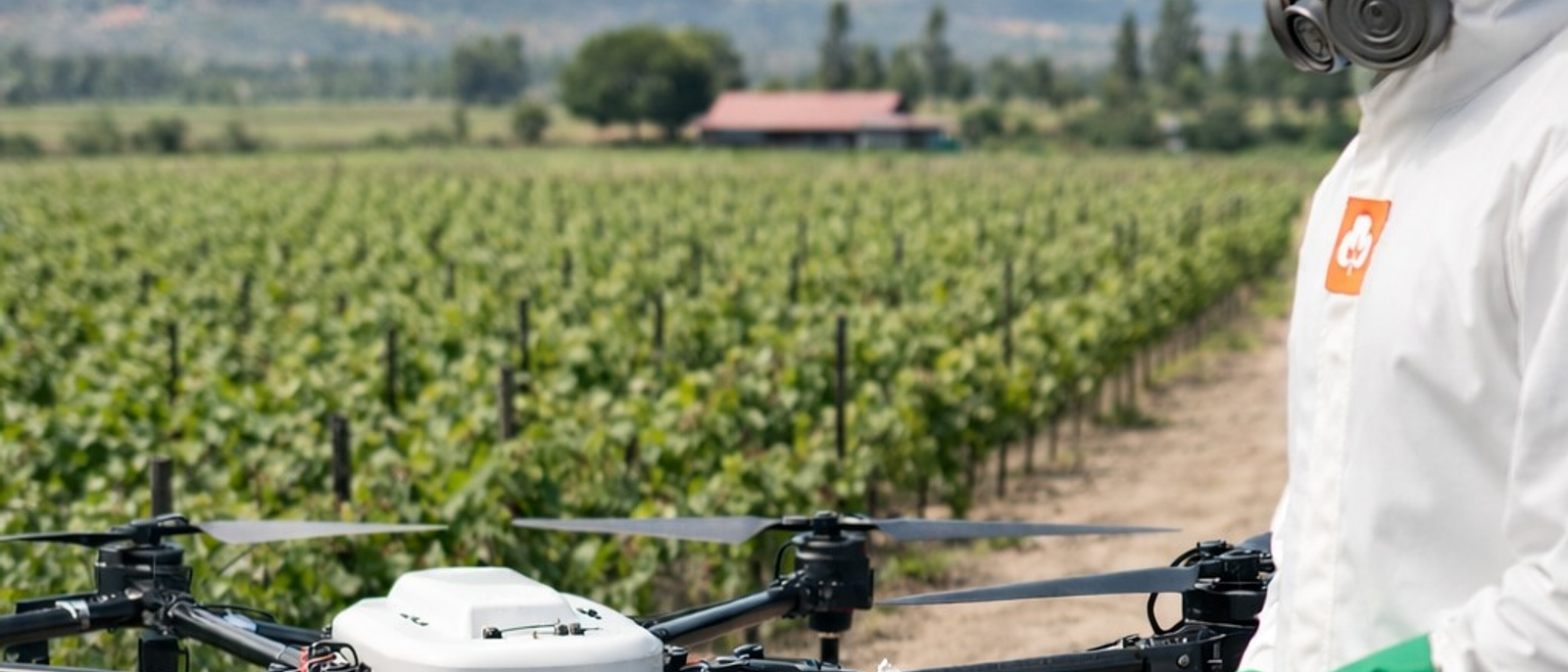 Buzo para aplicación de plaguicidas: cómo usarlo bien (y cómo cuidarlo) para protegerte toda la temporada