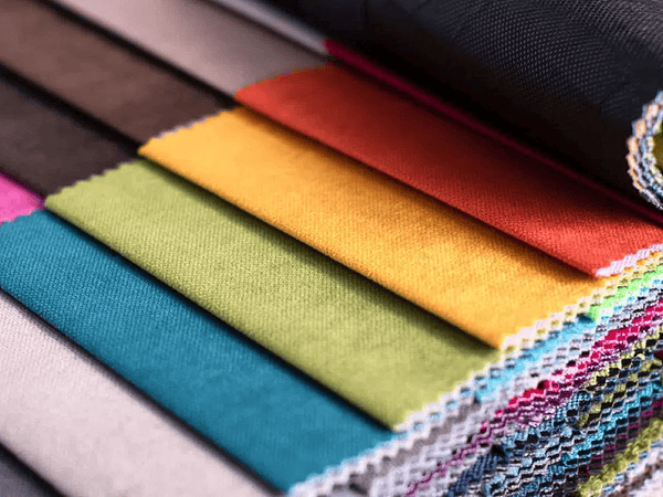 Fibras sintéticas vs naturales en ropa de trabajo: Derribando mitos