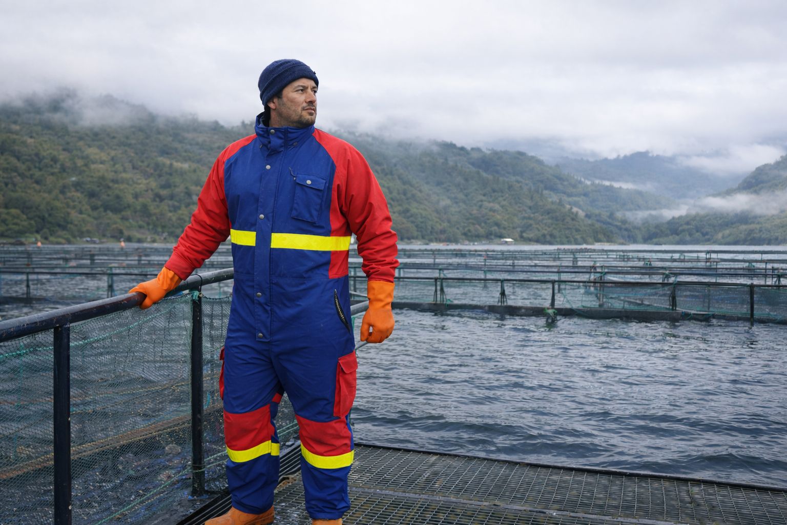 Buzo ConCon Aquatex de Agrotex: solución técnica para trabajo en exterior en la industria salmonera