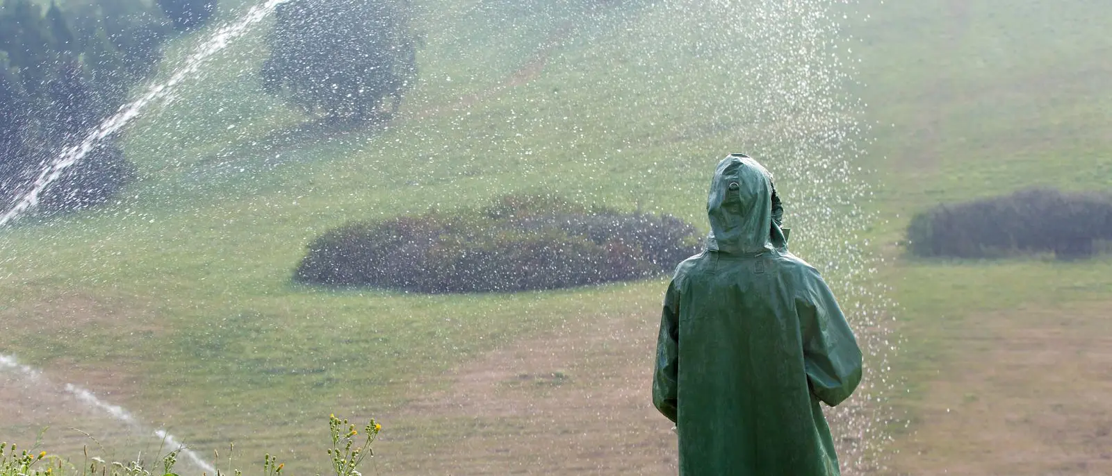 Telas impermeables: las alternativas que ganan terreno en la ropa de trabajo técnica