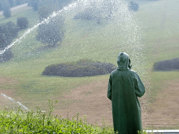 Telas impermeables: las alternativas que ganan terreno en la ropa de trabajo técnica