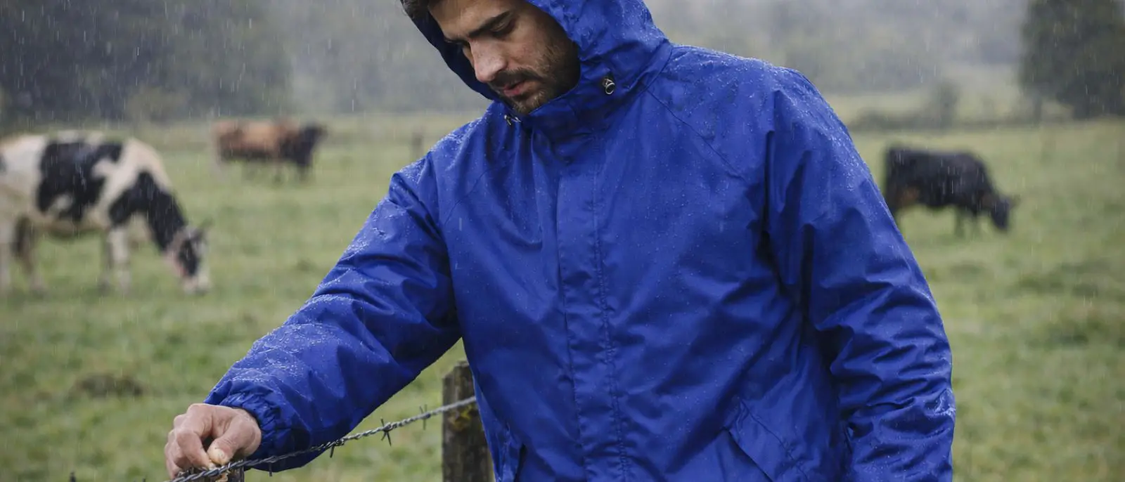 Chaqueta impermeable Aquatex: protección liviana y confiable para lluvia, viento y trabajo a la intemperie