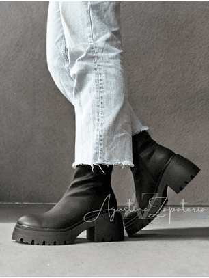 BOTIN NEGRO TIPO VAQUERO 