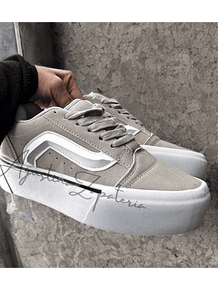 ZAPATILLA GRIS KNU SKOOL VNS BAJA
