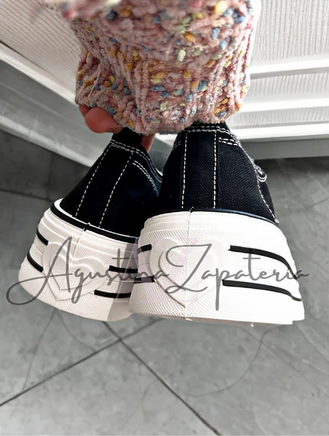 ZAPATILLA LONA PLATAFORMA NEGRA CORAZON