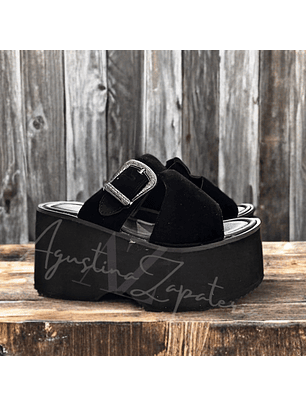 SANDALIA PLATAFORMA NEGRA HEBILLA 