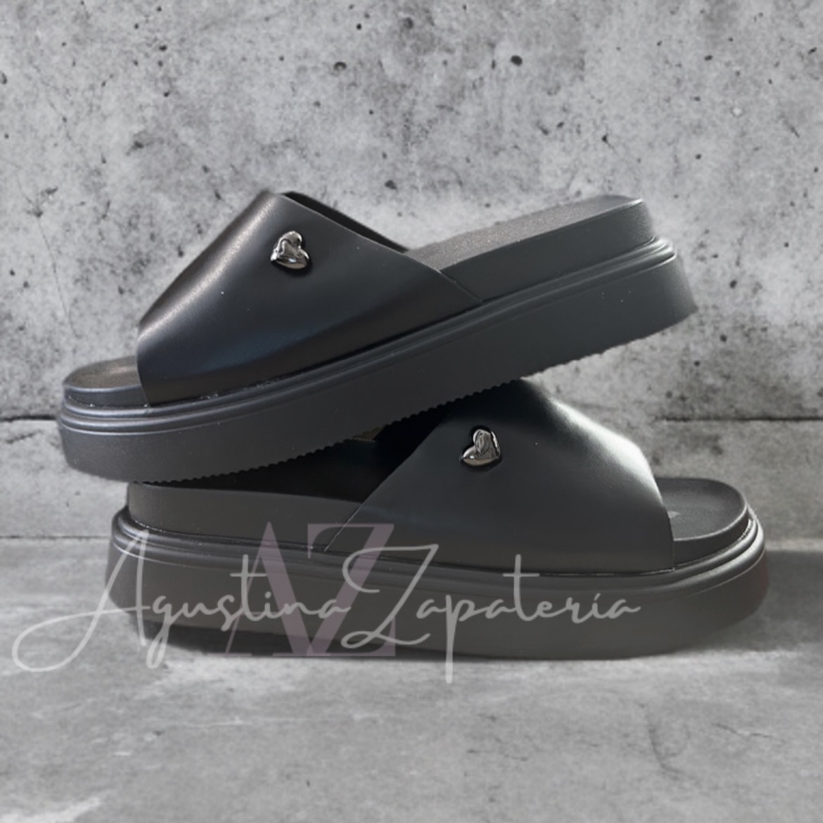 SANDALIA PLATAFORMA NEGRA CORAZON 1