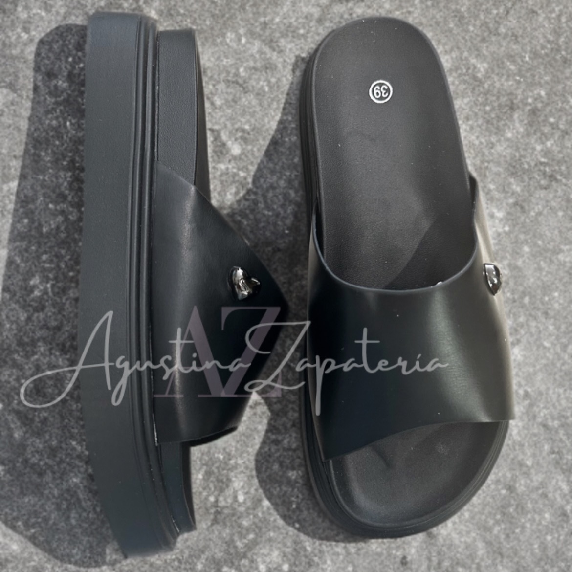 SANDALIA PLATAFORMA NEGRA CORAZON 3