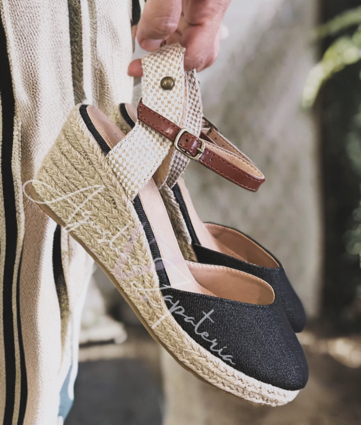 SANDALIA JEANS NEGRO YUTE TACO 1