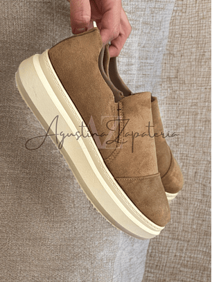 LOAFER SLIP ON CAMEL PLATAFORMA 