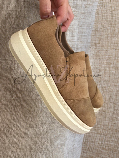 LOAFER SLIP ON CAMEL PLATAFORMA 
