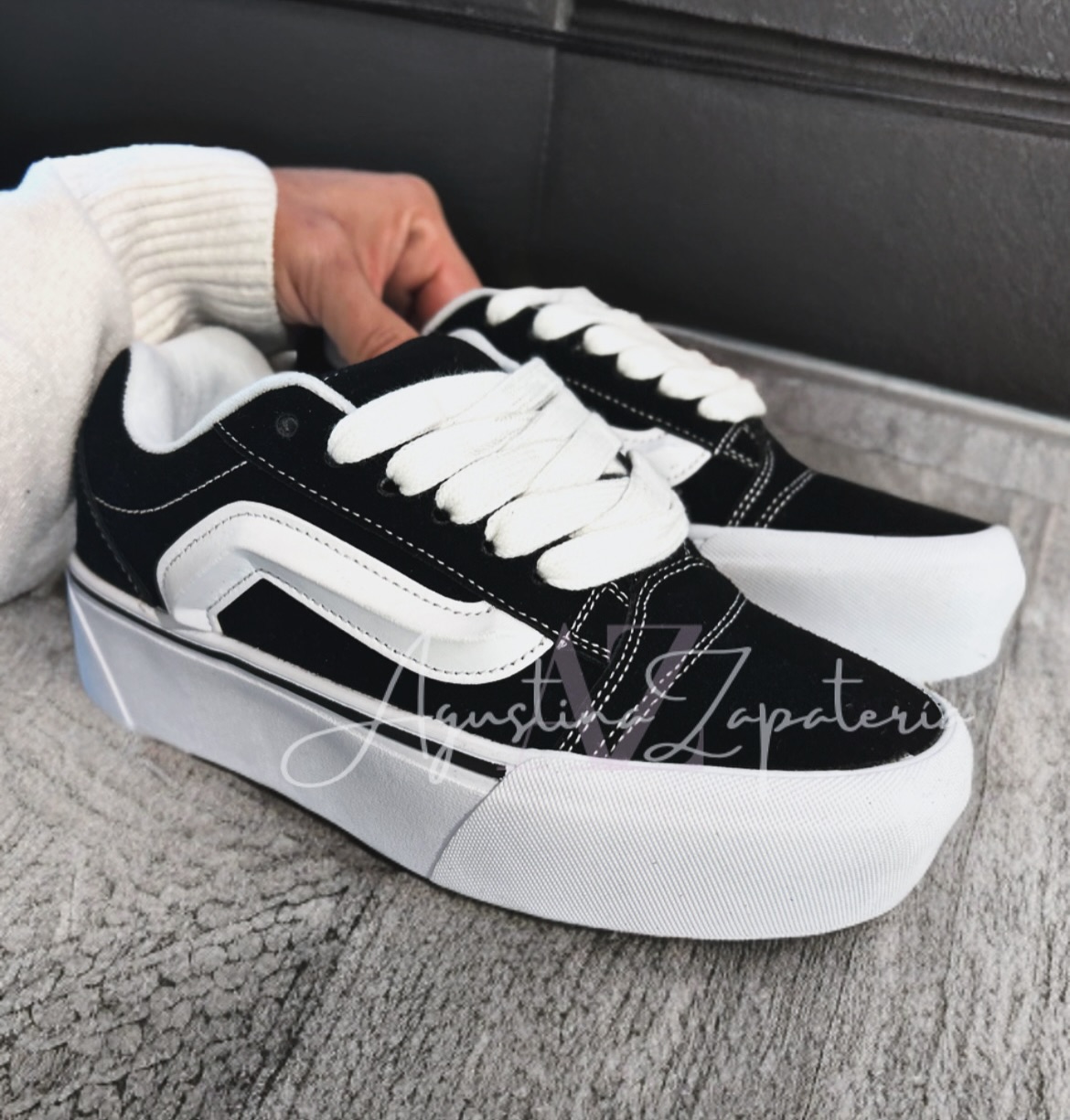 ZAPATILLA NEGRA KNU SKOOL PLATAFORMA  2