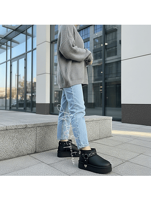 PANTUBOTA ECOCUERO NEGRO CORREA DESMONTABLE