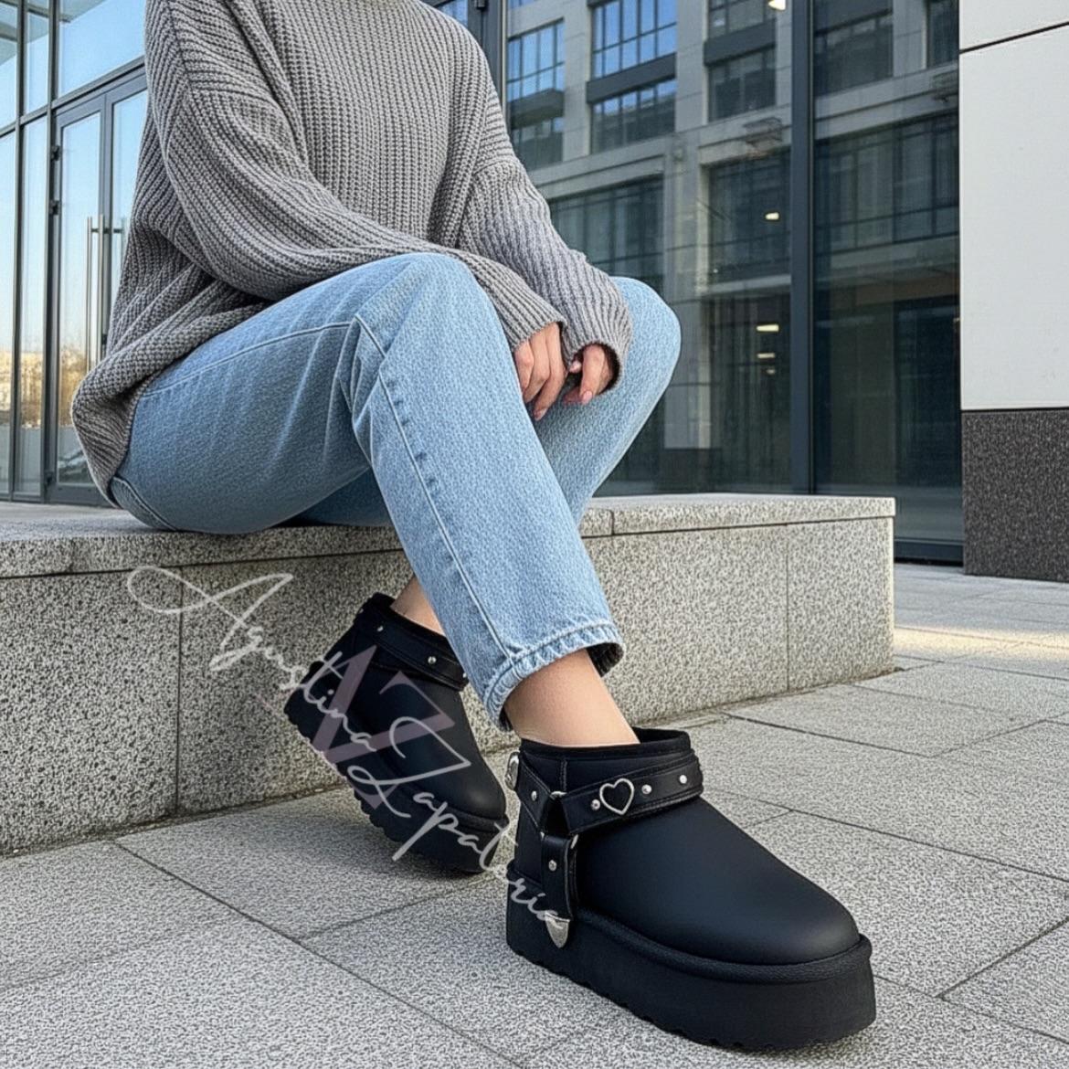 PANTUBOTA ECOCUERO NEGRO CORREA DESMONTABLE 1