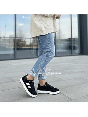 ZAPATILLA PLATAFORMA NEGRA LINEAS 