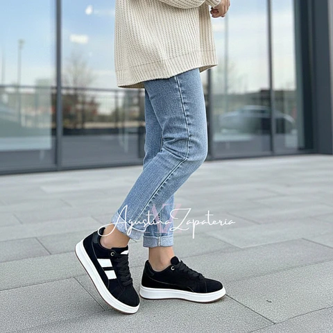 ZAPATILLA PLATAFORMA NEGRA LINEAS 
