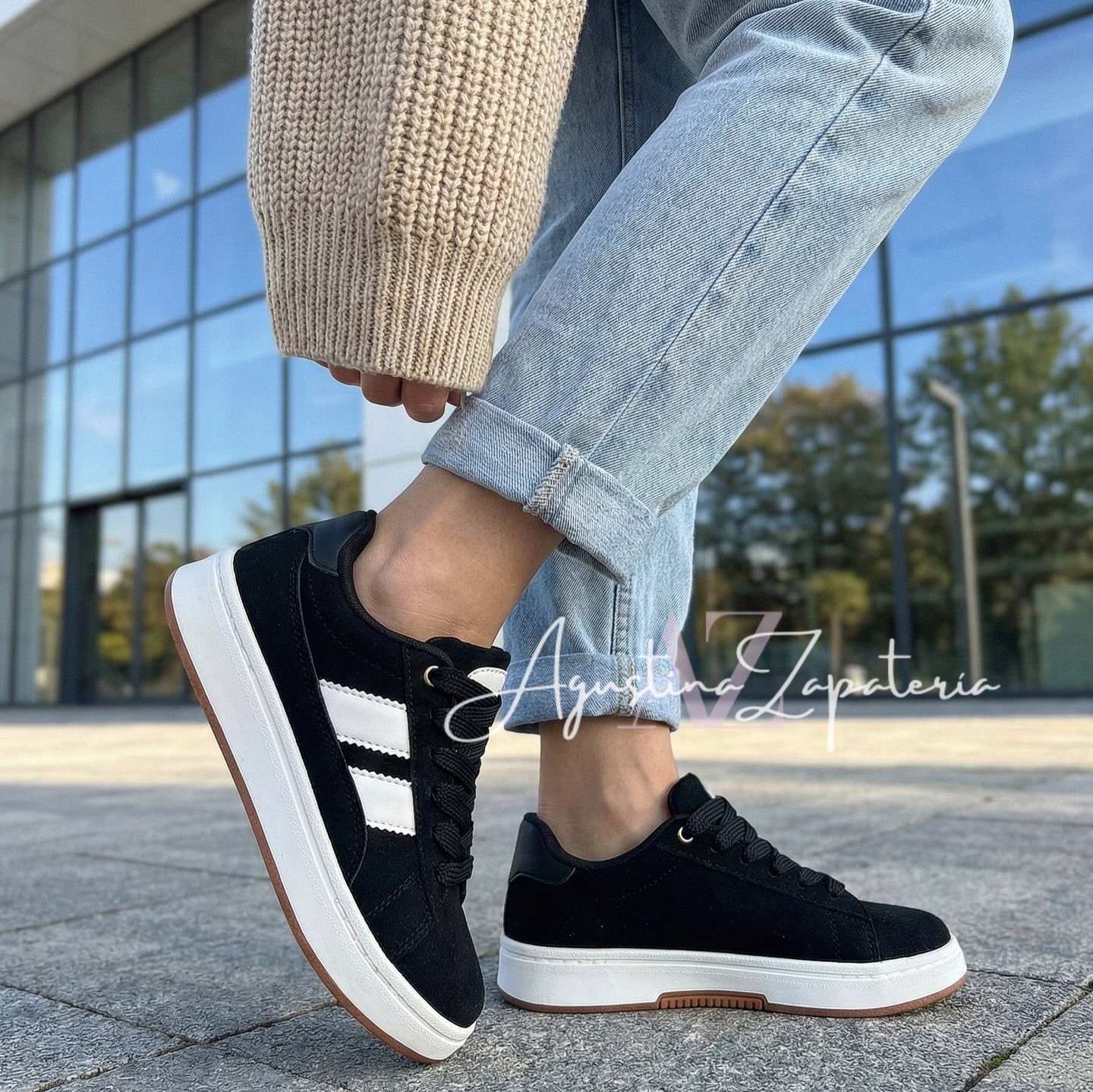 ZAPATILLA PLATAFORMA NEGRA LINEAS  1