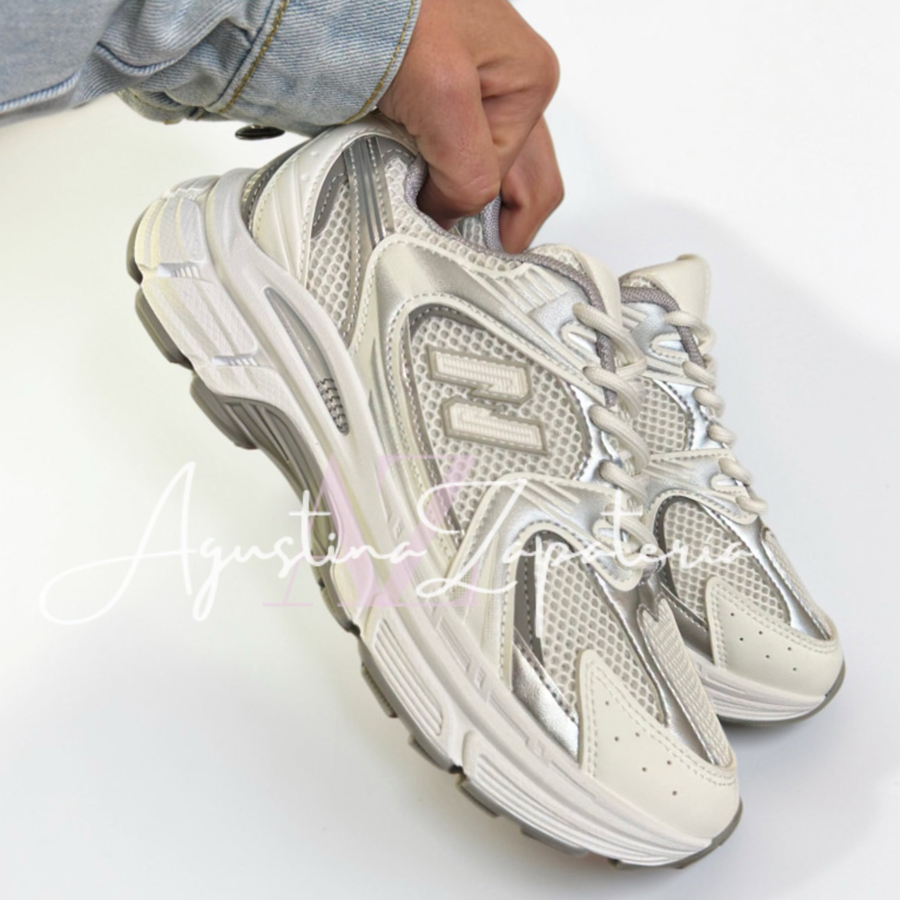 ZAPATILLA BLANCA/PLATA ESTILO NEW 3