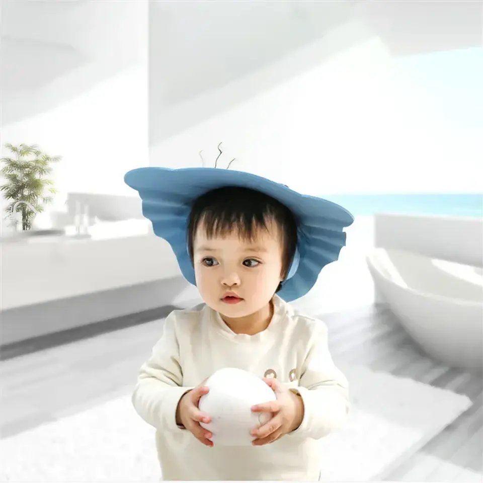  Gorro suave y ajustable para lavar el cabello y proteger los oídos durante el baño; seguro para niños 3