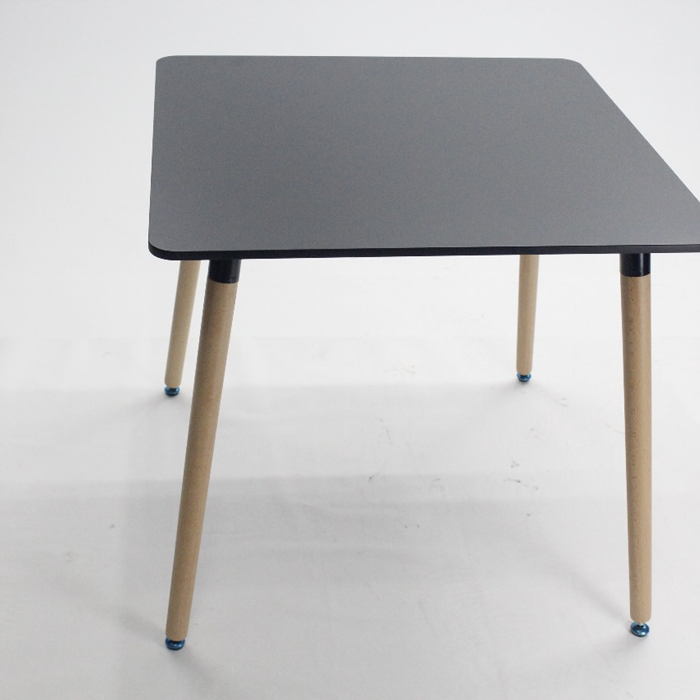 Mesa Eames Cuadrada Negro 3