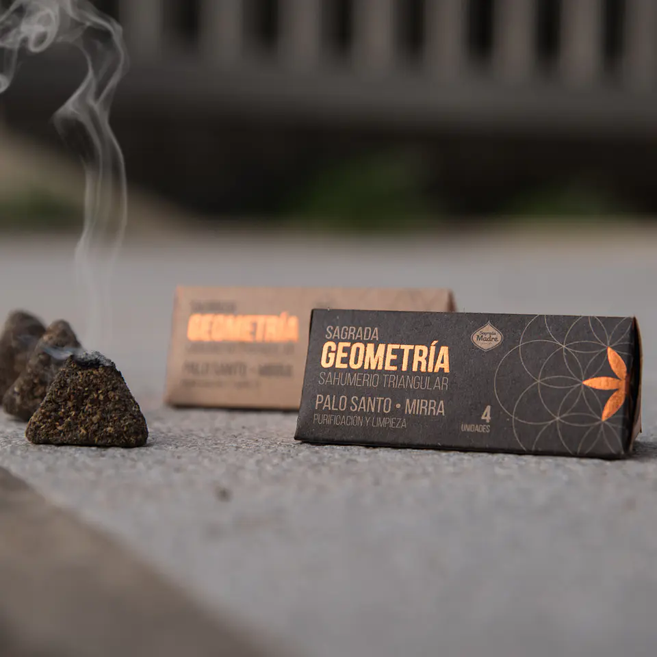 Sahumerio Triangular - Palo Santo & Mirra 1
