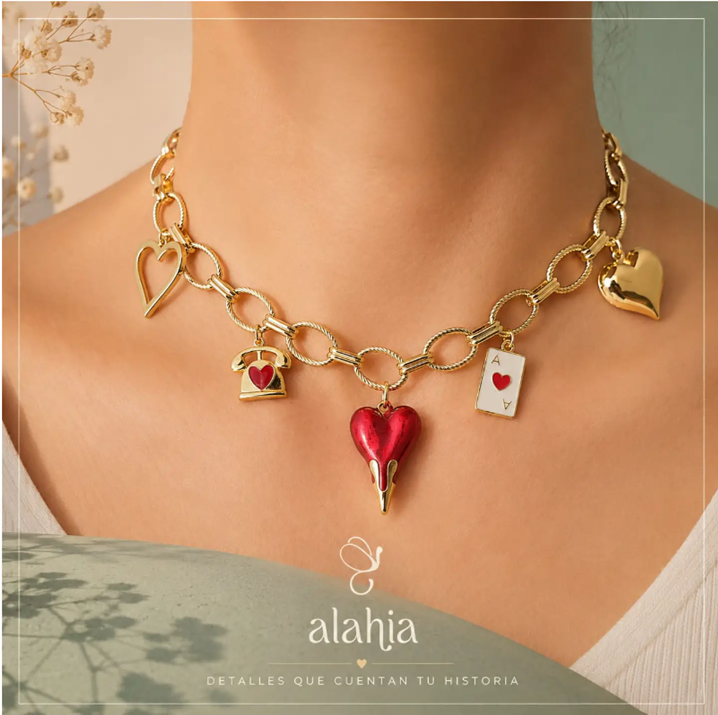 Collar Choker en Rodio Dorado con 5 Dijes de Corazón y Amuleto 1