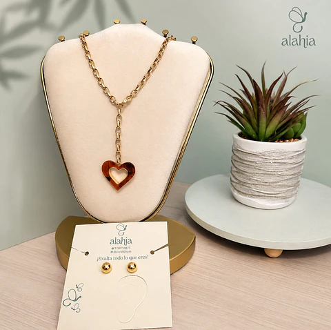 Set de Joyería en Rodio: Collar Tipo Corbatín con Corazón de Carey y Aretes