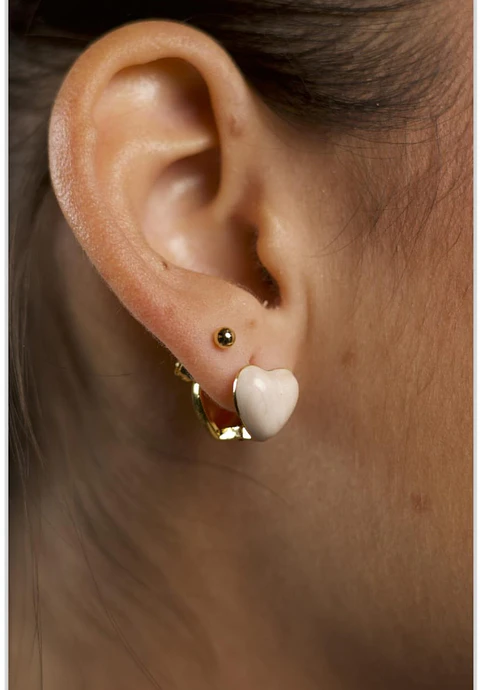 Aretes de Corazón de Resina en Rodio Dorado