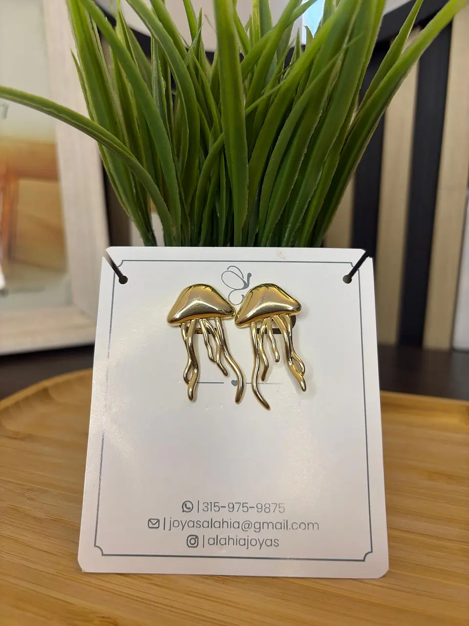 Aretes de Rodio en Forma de Medusa Dorada 3