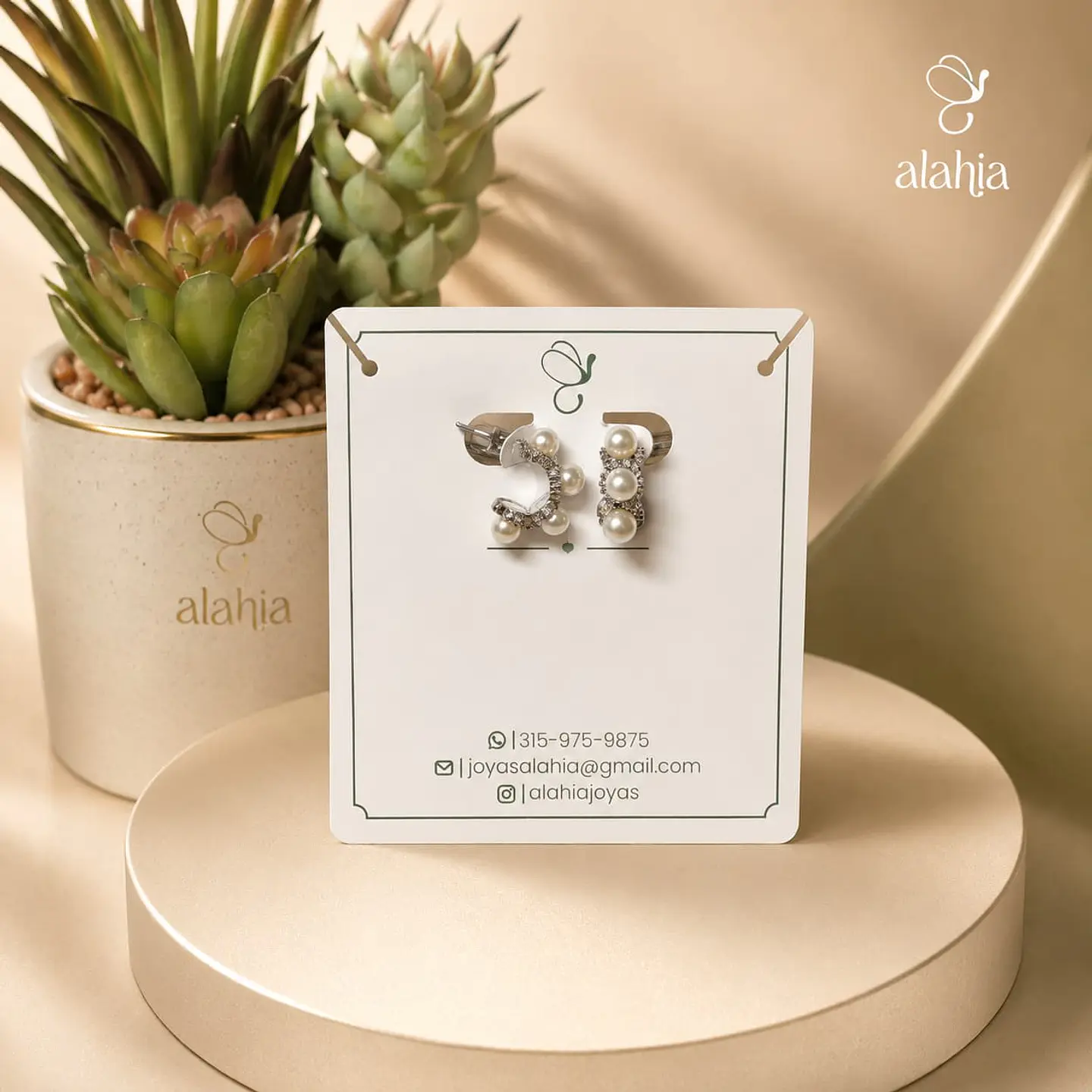 Aretes de Media Luna en Rodio Plateado con Perlas 1