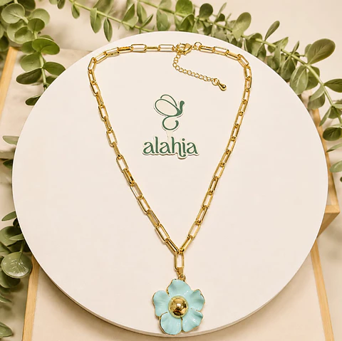 Collar de Rodio Dorado con Dije de Flor Agua Marina