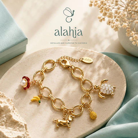 Pulsera de Eslabones Óvalo de Oro con 5 Dijes de Dijes